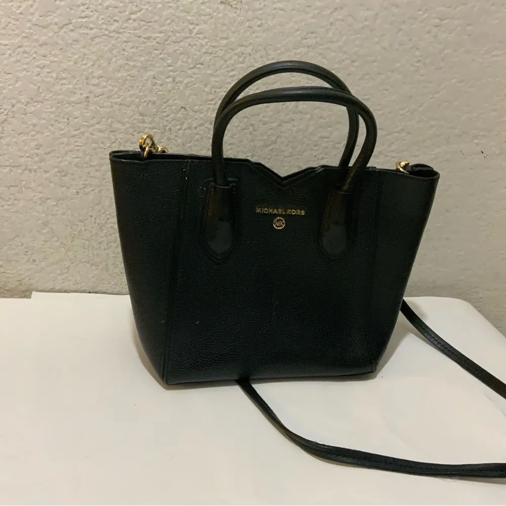 michael kors Mae Medium Pebbled Leather Messenger Bag